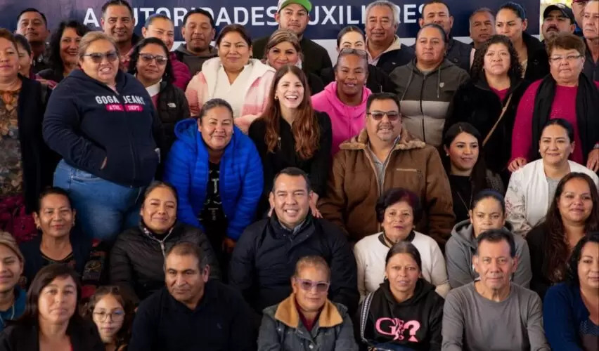 Lee más sobre el artículo Entregan Gina Sánchez y Roberto Cabrera bolsas de aguinaldo a delegaciones y subdelegaciones