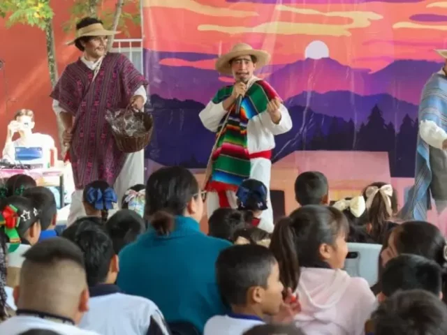 Lleva Sedeq pastorelas navideñas a escuelas del estado