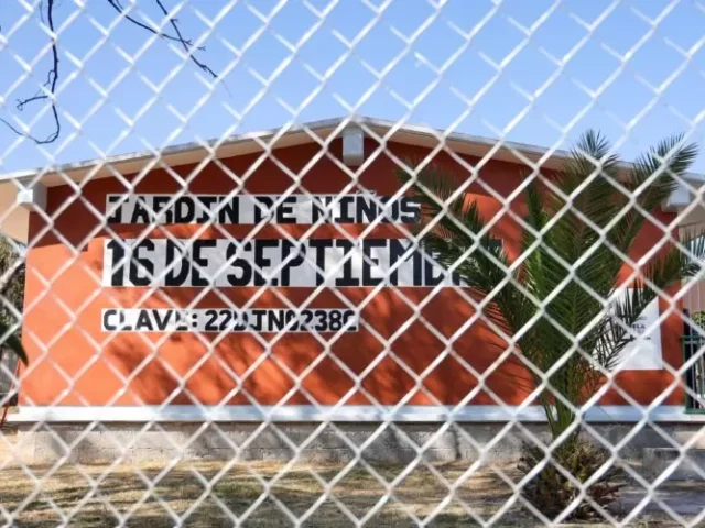 Renueva Corregidora malla ciclónica del Jardín de Niños “16 de Septiembre”, en Presa de Bravo