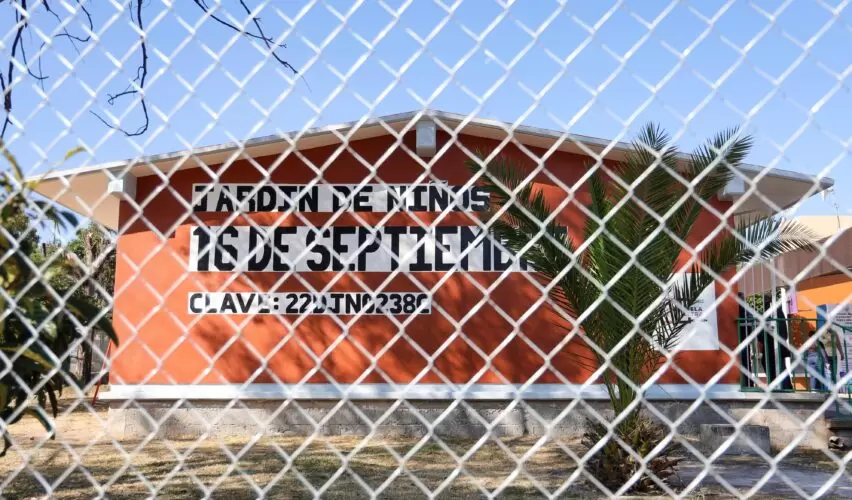 Lee más sobre el artículo Renueva Corregidora malla ciclónica del Jardín de Niños “16 de Septiembre”, en Presa de Bravo