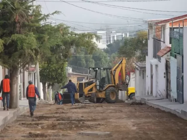 Supervisa Roberto Cabrera rehabilitación de calle en Vista Hermosa; inversión es de más de 4 mdp