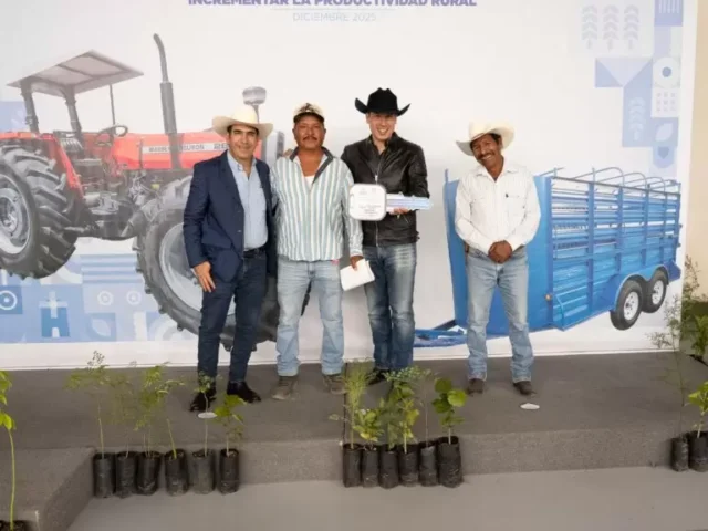Entrega Monsalvo subsidios para fortalecer el campo con apoyos y equipamiento tecnológico