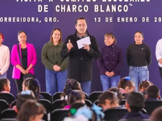 Chepe Guerrero refuerza trabajo con comités escolares de Charco Blanco