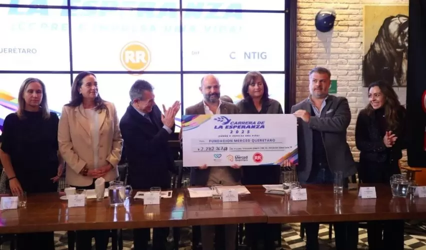 Lee más sobre el artículo DIF estatal entregó donativo recaudado en la Carrera de la Esperanza 2025