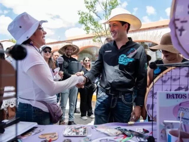 Impulsa Rodrigo Monsalvo economía local con el proyecto “Bazar Turístico”, en El Marqués