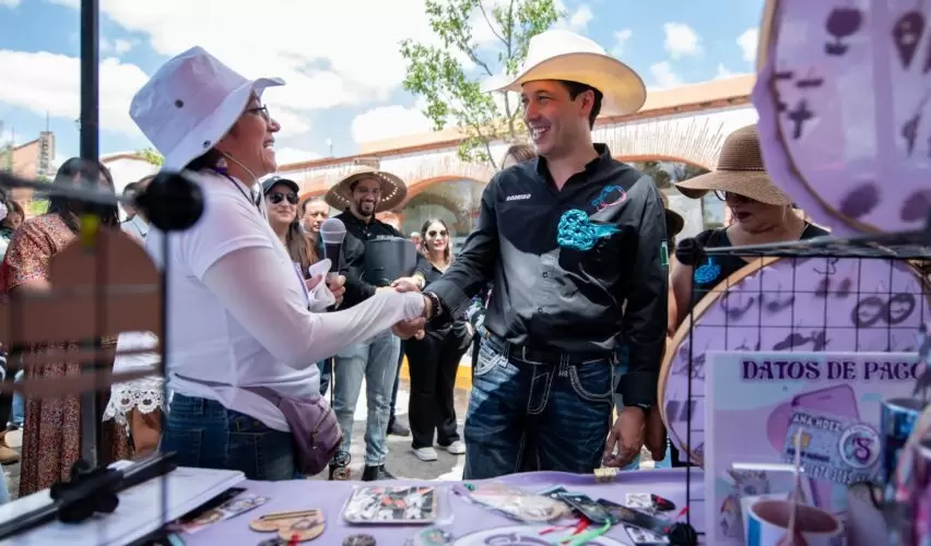 Lee más sobre el artículo Impulsa Rodrigo Monsalvo economía local con el proyecto “Bazar Turístico”, en El Marqués