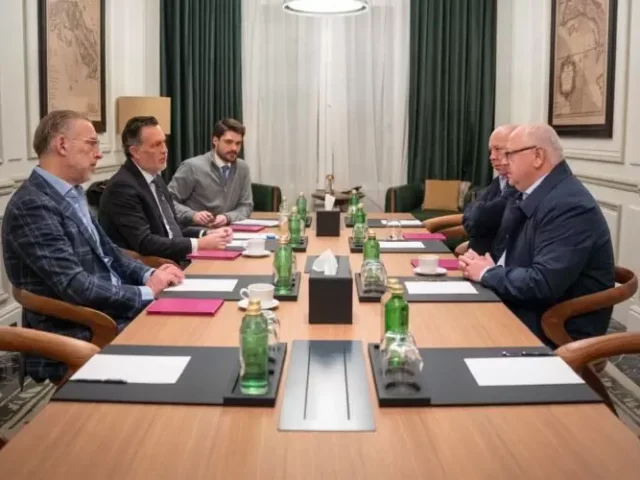 Se reúne Kuri con directivos de Grupo Ramón García