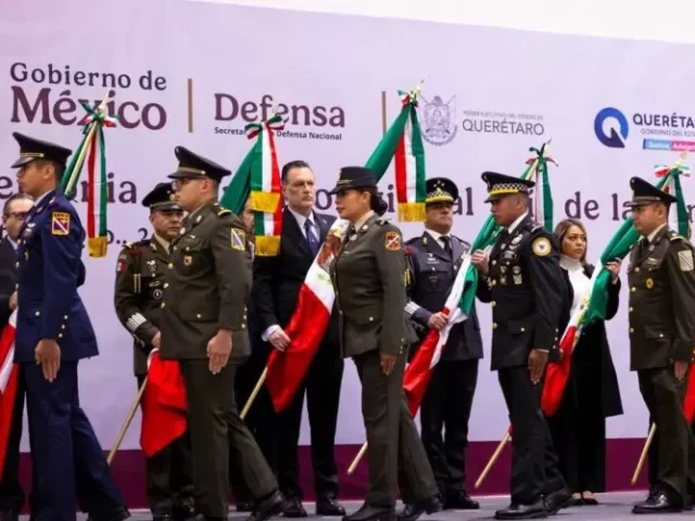 Preside Kuri ceremonia conmemorativa del Día de la Bandera en Querétaro
