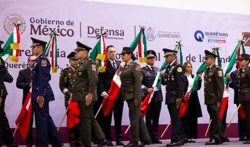 Lee más sobre el artículo Preside Kuri ceremonia conmemorativa del Día de la Bandera en Querétaro