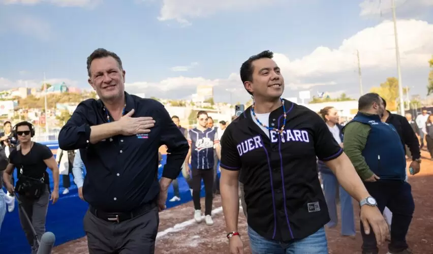 Lee más sobre el artículo Entregan Mauricio Kuri y Felifer Macías rehabilitación de la Deportiva Ejido San Pablo