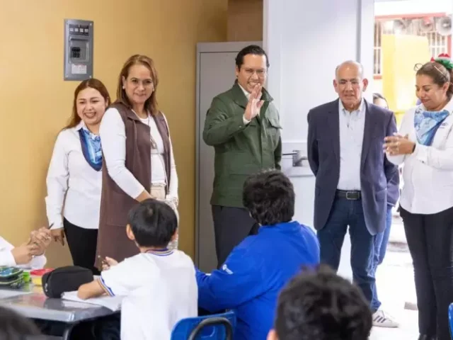 Inaugura Chepe Guerrero e IFEQ nuevas aulas en escuelas de San José de Los Olvera y El Romeral