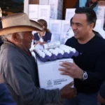 Supervisa Luis Nava entrega de canastas alimentarias en El Marqués
