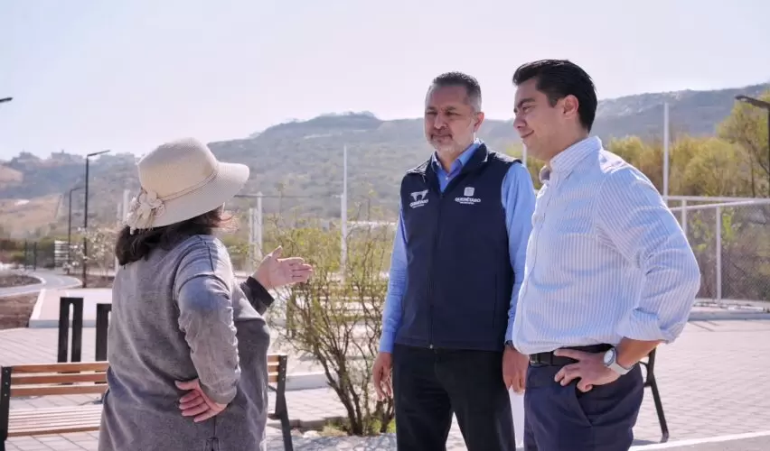 Lee más sobre el artículo Entrega Felifer Macías nuevo parque en la colonia Palmares