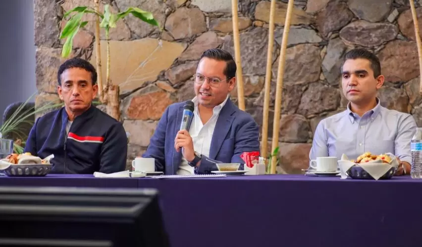 Lee más sobre el artículo Chepe Guerrero anuncia rehabilitación de vialidad y acceso al Parque Industrial Balvanera