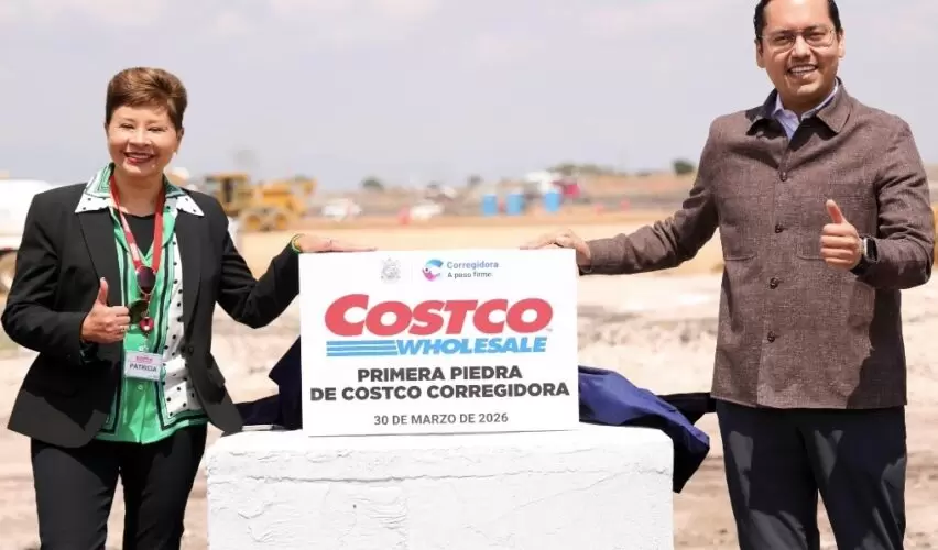 Lee más sobre el artículo Coloca Chepe Guerrero primera piedra del Costco; 100 mdd de inversión para Corregidora