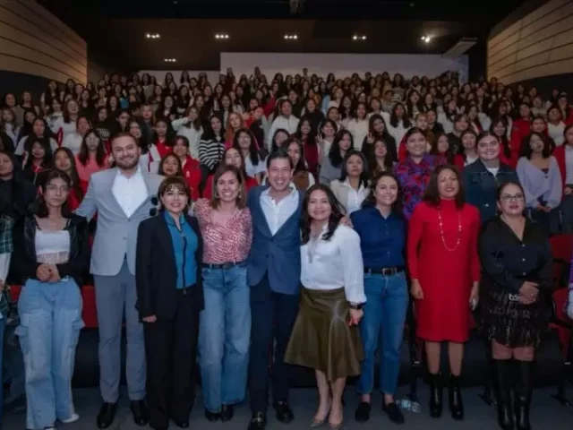Encabeza Monsalvo clausura de “Soy Mujer, Soy Más Fuerte” con 300 jóvenes marquesinas