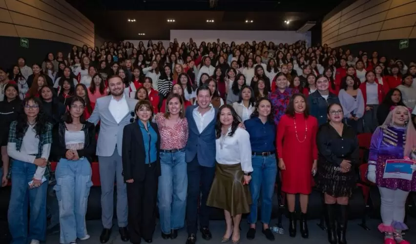 Lee más sobre el artículo Encabeza Monsalvo clausura de “Soy Mujer, Soy Más Fuerte” con 300 jóvenes marquesinas