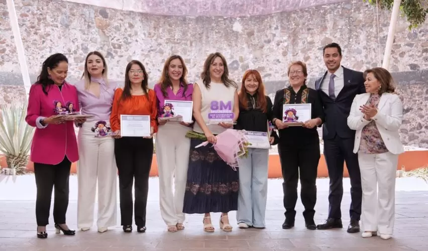 Lee más sobre el artículo Encabeza Felifer Entrega de Reconocimientos “8 Mujeres que Cambiaron el Rumbo de Querétaro”