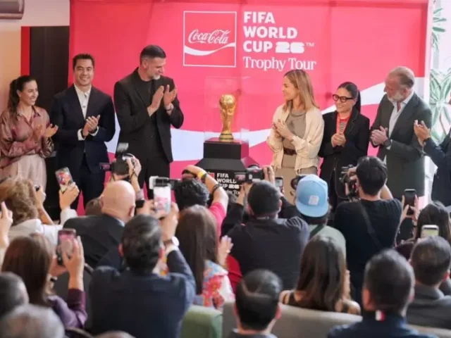 Querétaro recibe el trofeo de la FIFA a menos de 100 días del Mundial