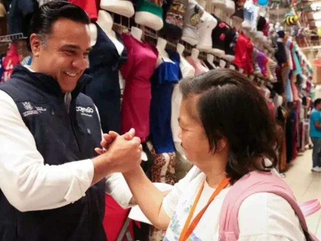 Visita Luis Nava mercado Reforma, de San Juan del Río