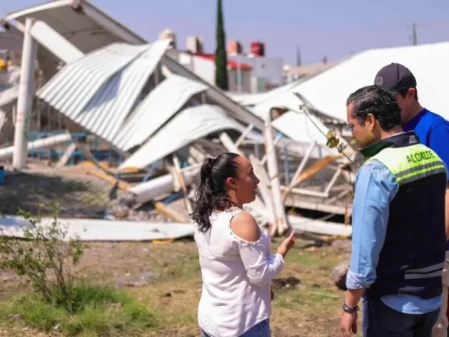 Retiran arcotecho colapsado por lluvia en Tierra y Libertad, Corregidora; se reconstruirá