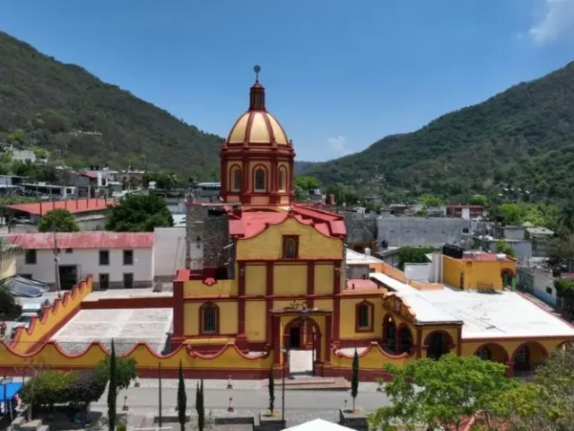 Entrega Kuri restauración de Parroquia de Santa María de Guadalupe, en Pinal de Amoles