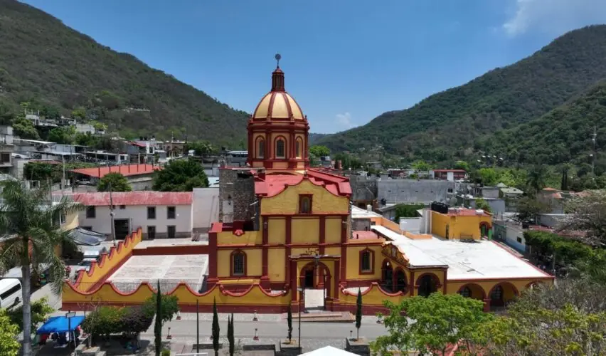Lee más sobre el artículo Entrega Kuri restauración de Parroquia de Santa María de Guadalupe, en Pinal de Amoles