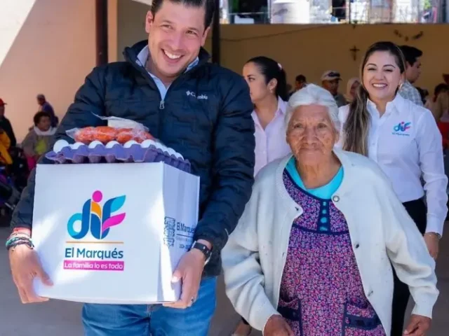 Entregó Monsalvo despensas a adultos mayores en 6 comunidades de El Marqués