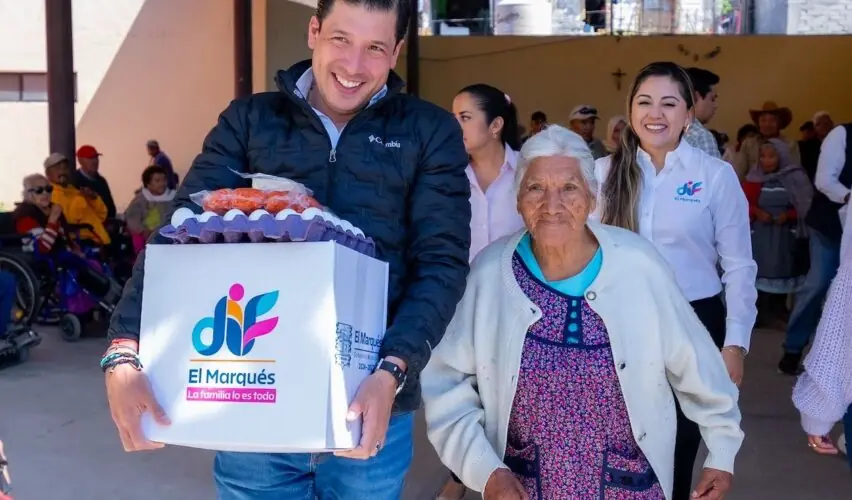 Lee más sobre el artículo Entregó Monsalvo despensas a adultos mayores en 6 comunidades de El Marqués