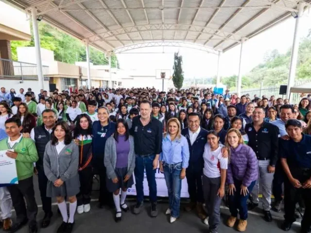 Entregó Mauricio Kuri equipamiento educativo para la Sierra Gorda