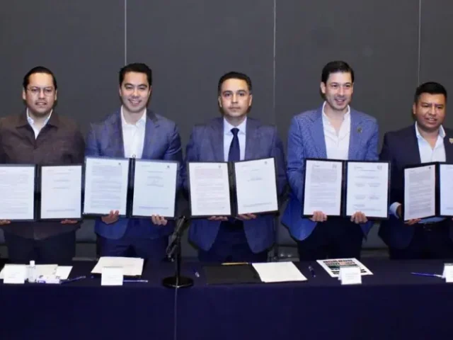 Firma Chepe Guerrero convenio metropolitano para regular venta de bebidas alcohólicas