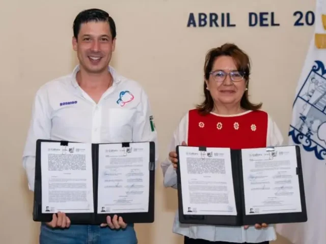 Firma Rodrigo Monsalvo convenio de colaboración con el INAH