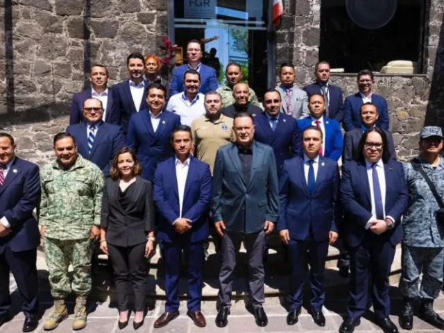 Refrenda Kuri trabajo conjunto por la seguridad en Querétaro durante Mesa de Paz