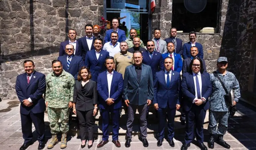 Lee más sobre el artículo Refrenda Kuri trabajo conjunto por la seguridad en Querétaro durante Mesa de Paz