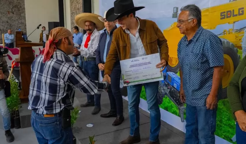 Lee más sobre el artículo Entregó Monsalvo apoyos a 159 productores agropecuarios de El Marqués