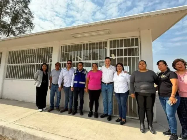 Entregó Rodrigo Monsalvo obras en escuelas de Palo Alto, El Marqués