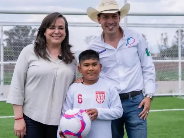 Entrega Rodrigo Monsalvo primera etapa de la Unidad Deportiva de la UAQ en Amazcala