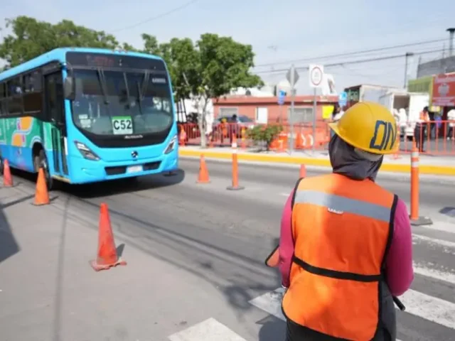 Refuerzan operativo en av. Corregidora Norte por obra del tren México-Querétaro