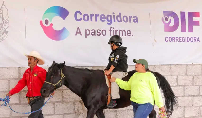 Lee más sobre el artículo Transforma vidas DIF Corregidora con 2 mil sesiones gratuitas de equinoterapia