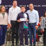 Chepe Guerrero entregó más de 9 mil becas a estudiantes de Corregidora