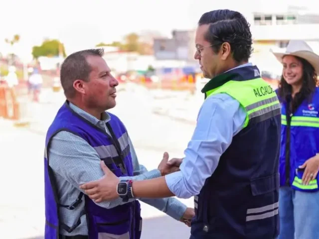 Supervisa Chepe Guerrero reparación de socavón en Blvrd. de las Américas