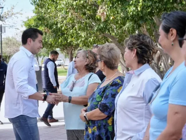 Supervisa Felifer Macías nueva velaria y mejoras en parque de Lomas del Marqués
