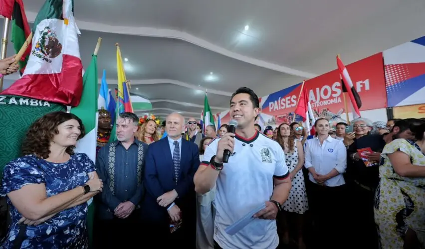 Lee más sobre el artículo Inaugura Felifer Macías Festival de Comunidades Extranjeras edición pambolera
