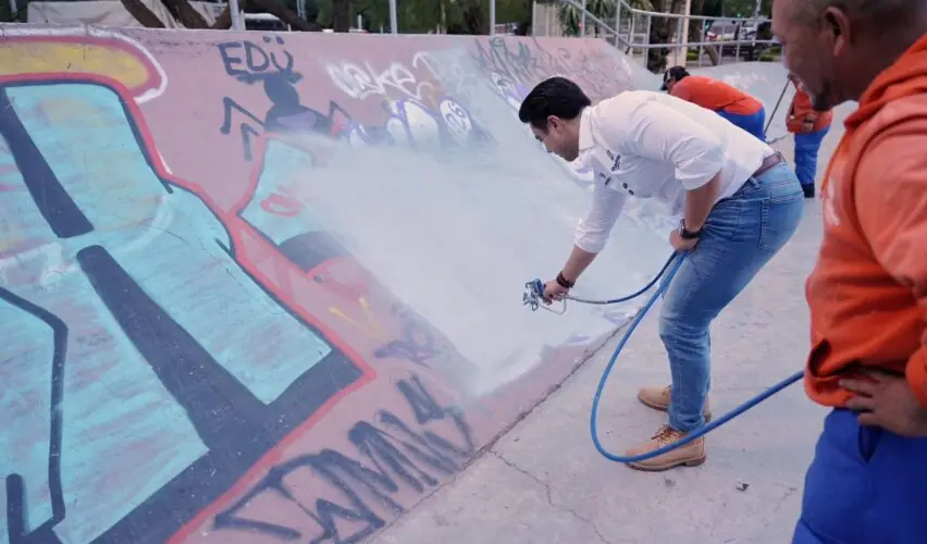 Lee más sobre el artículo Borra municipio de Querétaro más de 370 mil metros cuadrados de grafitis