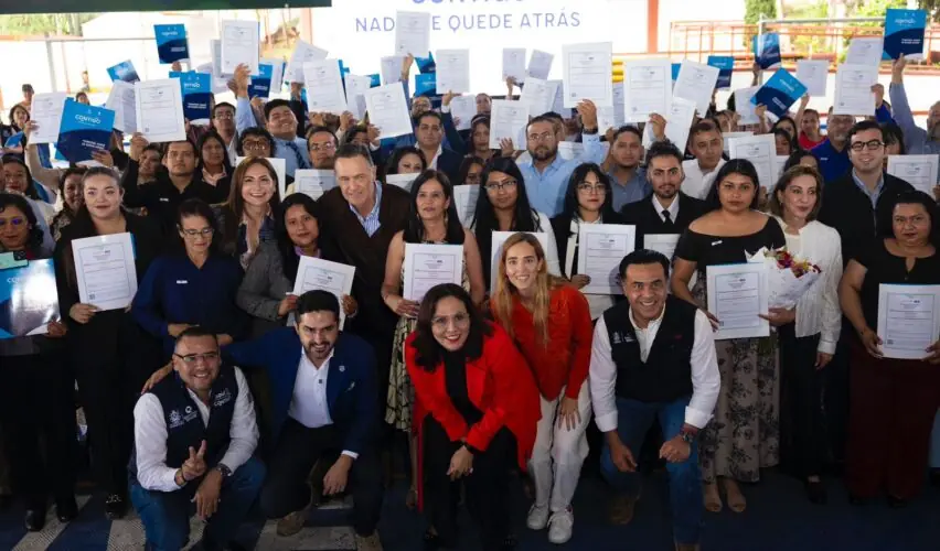 Lee más sobre el artículo Preside Kuri entrega de 100 diplomas a personas mayores de 18 años que acreditan educación media superior