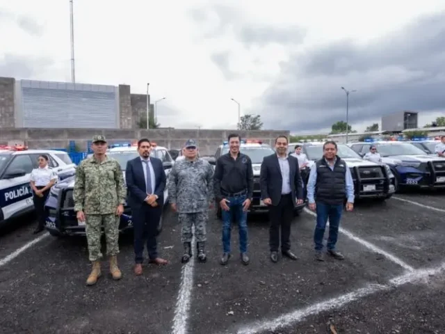 Entregó Monsalvo patrullas y gimnasio para policías de El Marqués