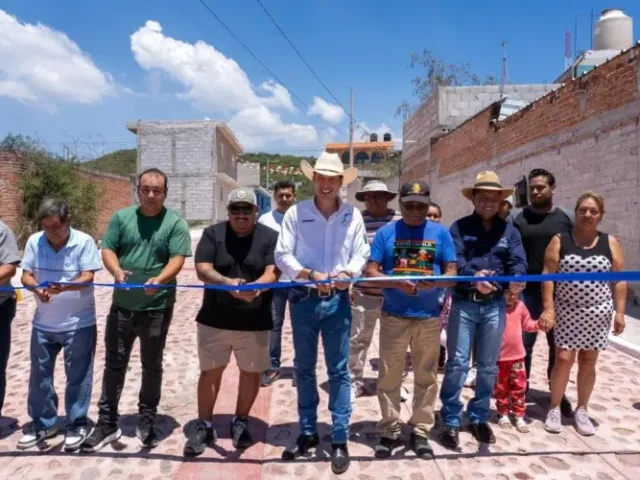 Entregó Rodrigo Monsalvo obras por más de 20 millones de pesos