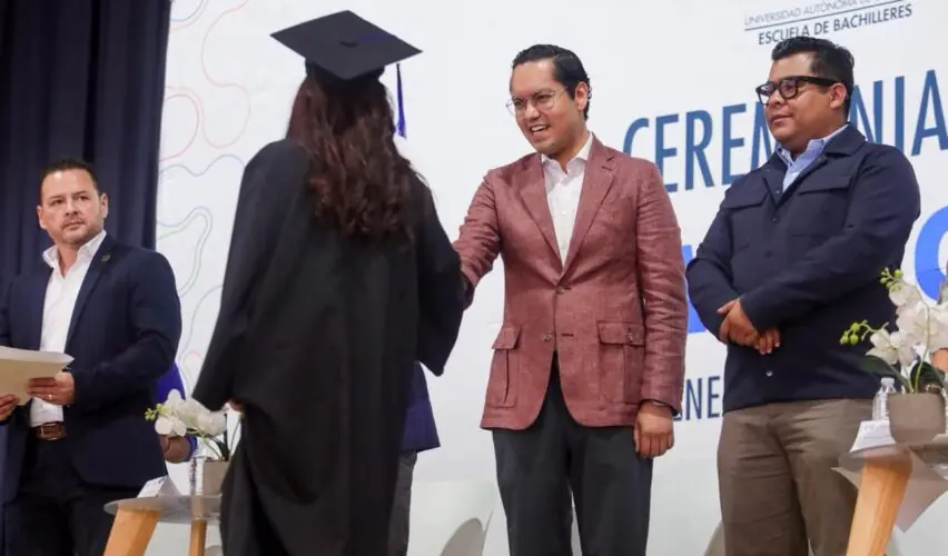 Lee más sobre el artículo Asiste Chepe Guerrero a graduación de primera generación de Prepa UAQ, plantel Corregidora