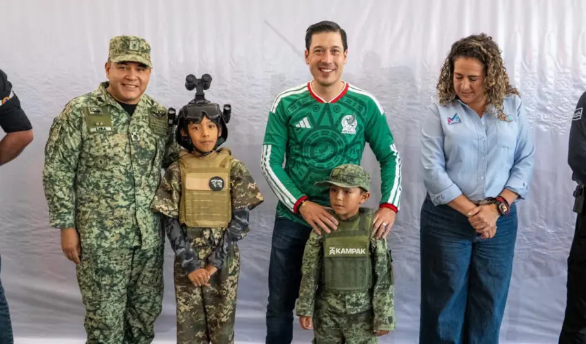 Lee más sobre el artículo Inaugura Monsalvo exposición militar Conín en beneficio de niñas, niños y adolescentes