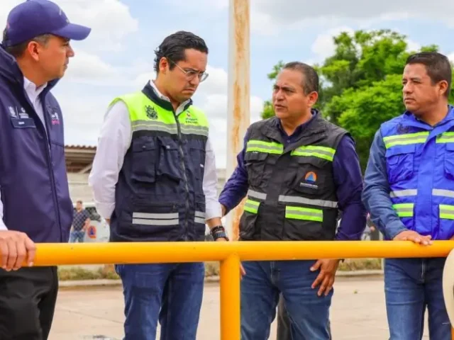 Chepe Guerrero y Eric Gudiño supervisan funcionamiento del cárcamo de Puerta Real II